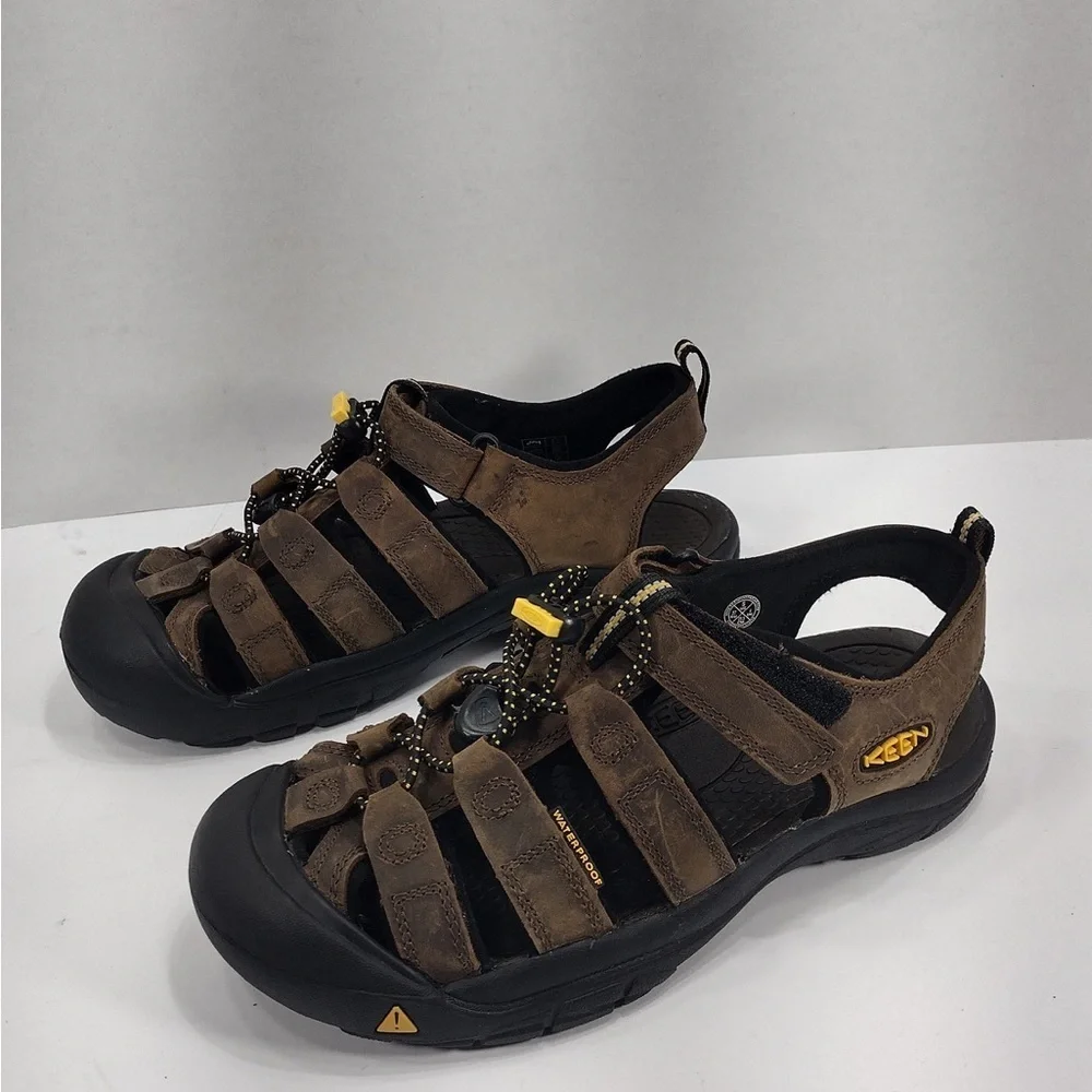 Keen Brown and Black Sandals size 5 pre owned Exellent condition